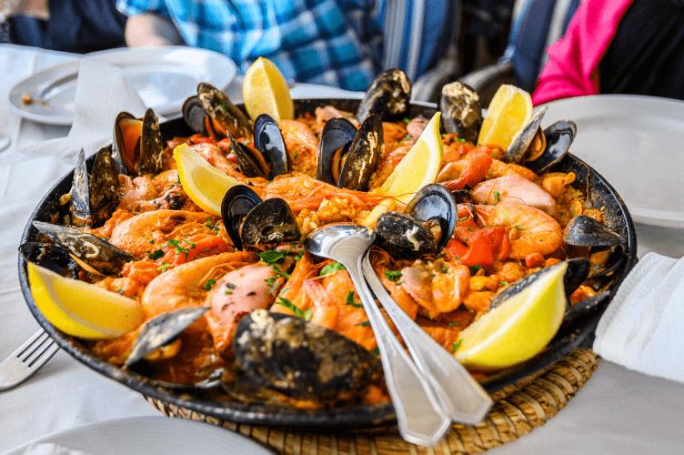 Paella de mariscos, recetas Friovesa. - cárnicos a domicilio en Quito.