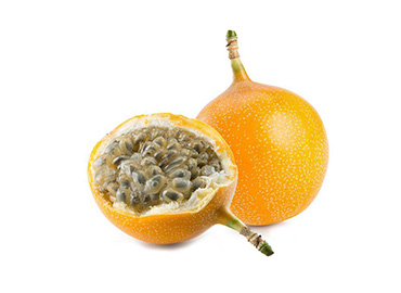 Granadilla fresca con cáscara anaranjada y pulpa amarilla