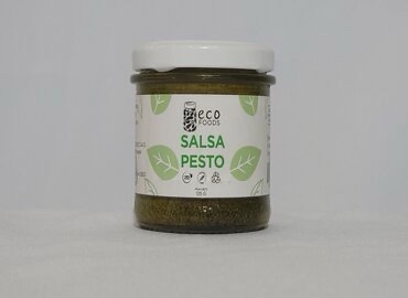 Envase de Salsa Pesto 125 gr sobre una mesa de cocina